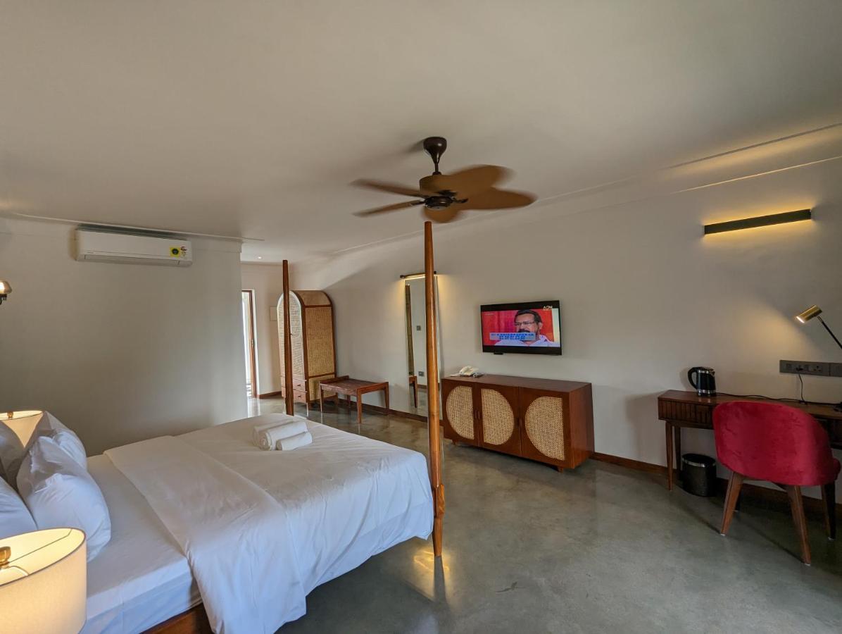 Prasanthi Hotel Коллам Екстер'єр фото